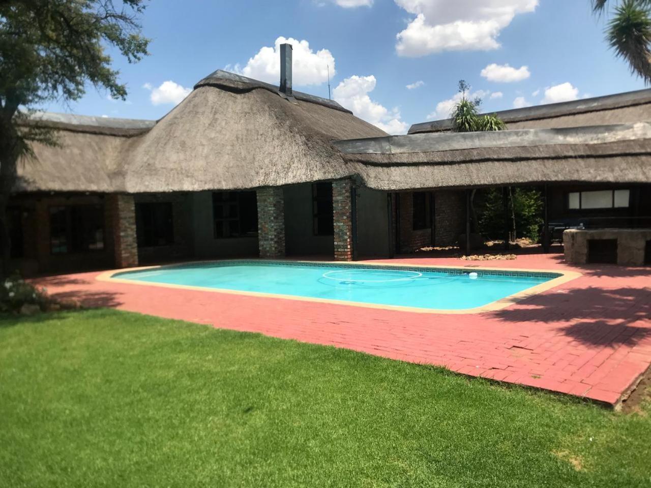 Boskoppie Lion & Tiger Reserve Kroonstad Buitenkant foto